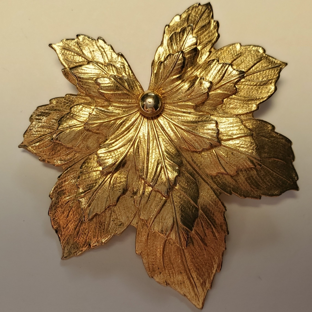 Vintage Gold Maple Leaf Autumn Pin Brooch
